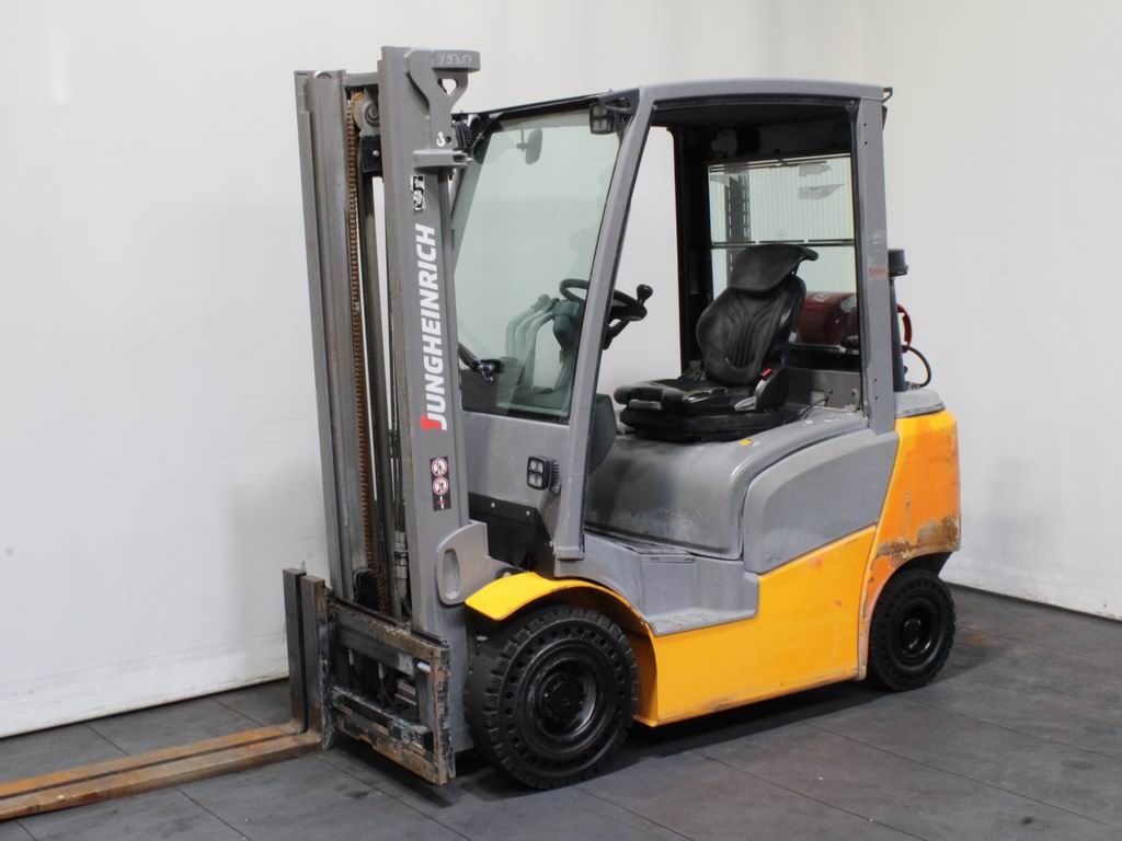 Jungheinrich TFG 320  G120-330ZT Treibgasstapler www.richter-gabelstapler.de