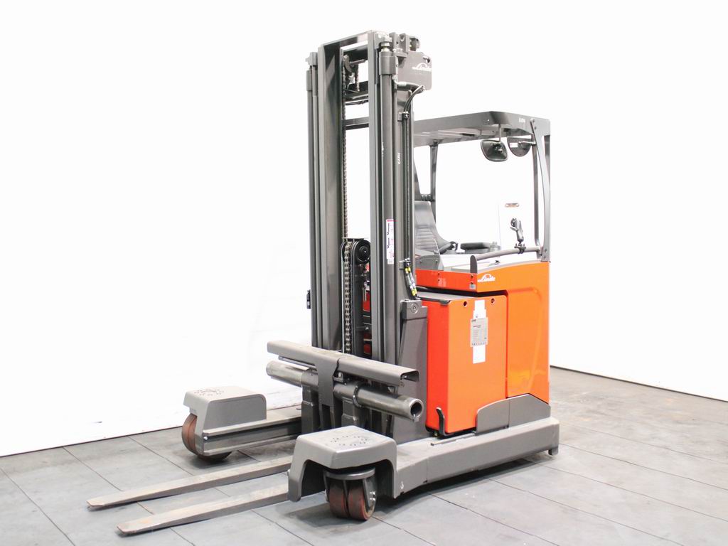 Linde R 25 F Carretilla retr�ctil de 4 v�as www.richter-gabelstapler.de