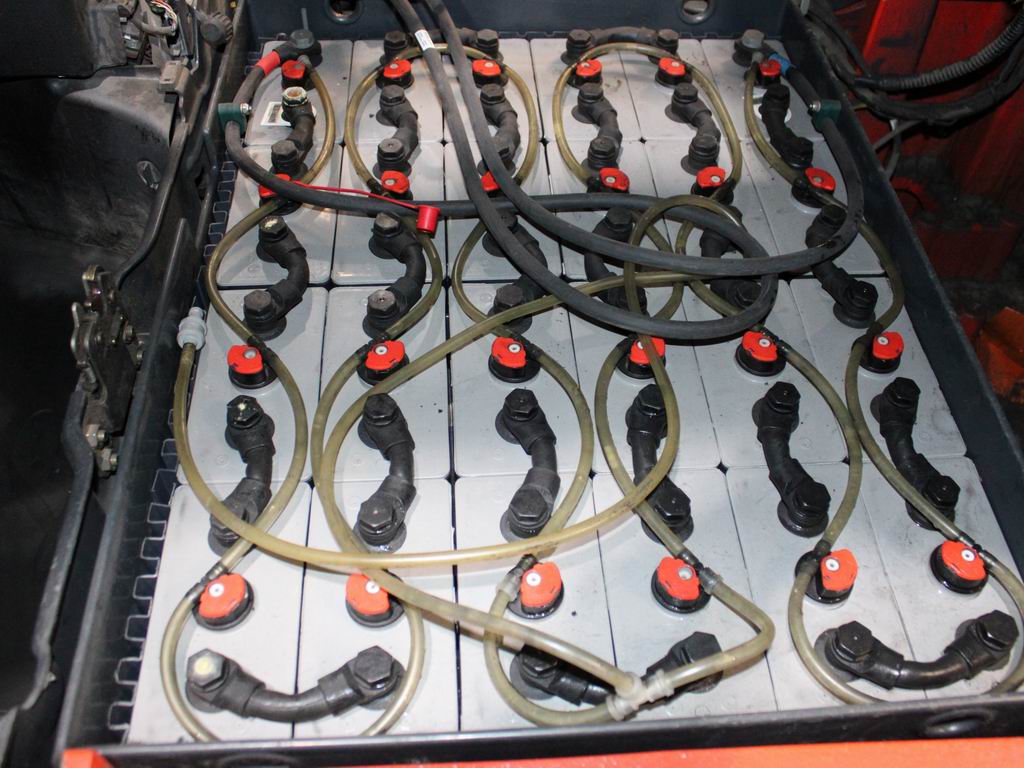 Linde E 16 H-01 386 Elektro 3 Rad-Stapler www.richter-gabelstapler.de Linde E 16 H-01 386 Elektro 3 Rad-Stapler www.richter-gabelstapler.de