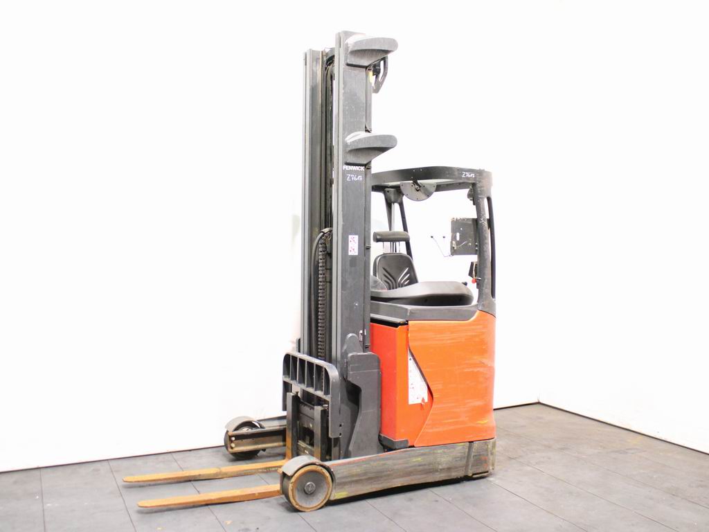 Linde R 12 B-01  1120 Schubmaststapler www.richter-gabelstapler.de