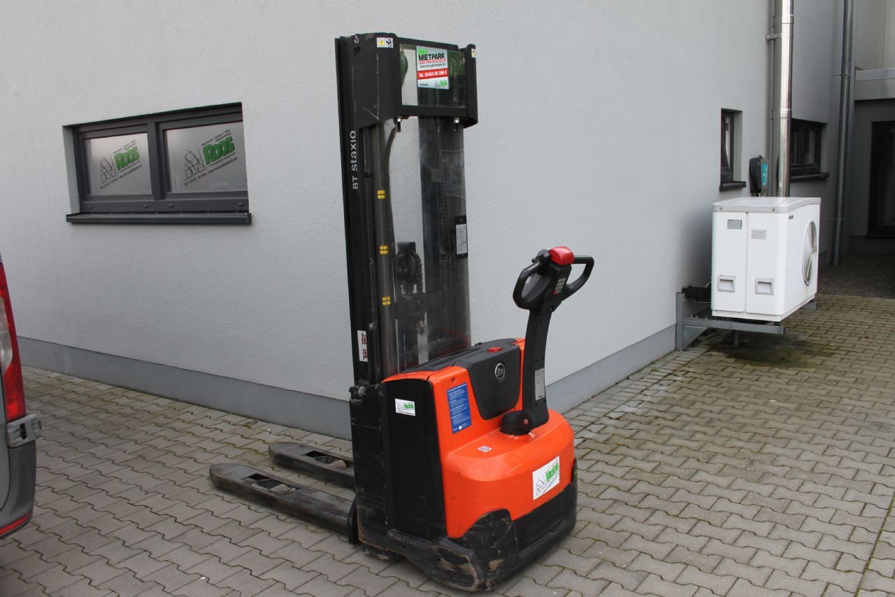 BT BT SWE120 STAXIO Hochhubwagen www.roos-gabelstapler.de