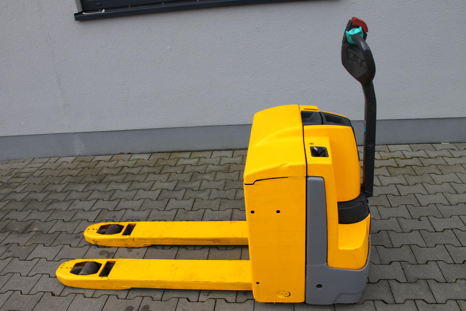 Jungheinrich AME15 Li  www.roos-gabelstapler.de