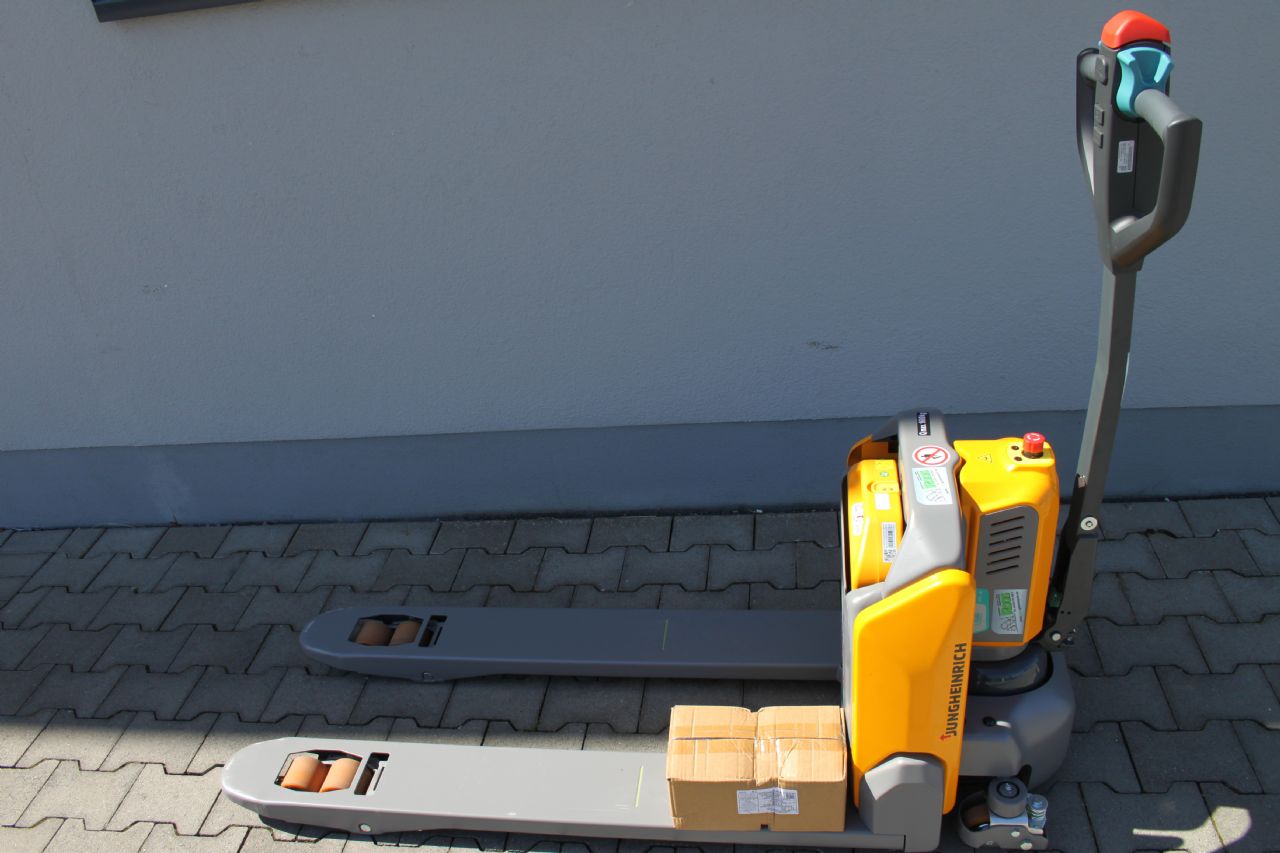 Jungheinrich AME 16 (540x1150 mm)  www.roos-gabelstapler.de