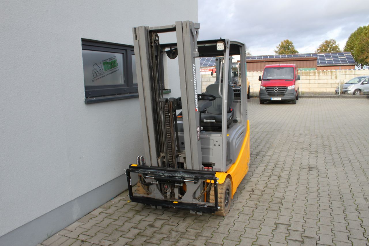 Jungheinrich EFG 216k G 464DZ Elektro 3 Rad-Stapler www.roos-gabelstapler.de Jungheinrich EFG 216k G 464DZ Elektro 3 Rad-Stapler www.roos-gabelstapler.de