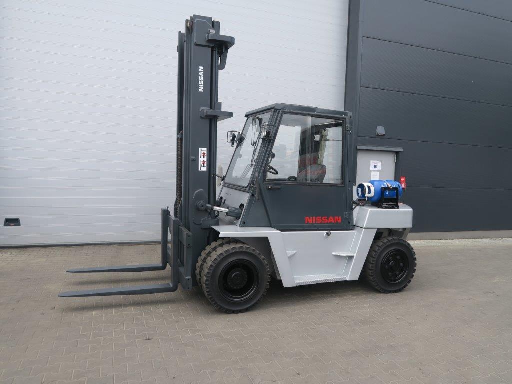Nissan-bBF05H70U-Treibgasstapler-http://www.sago-online.com