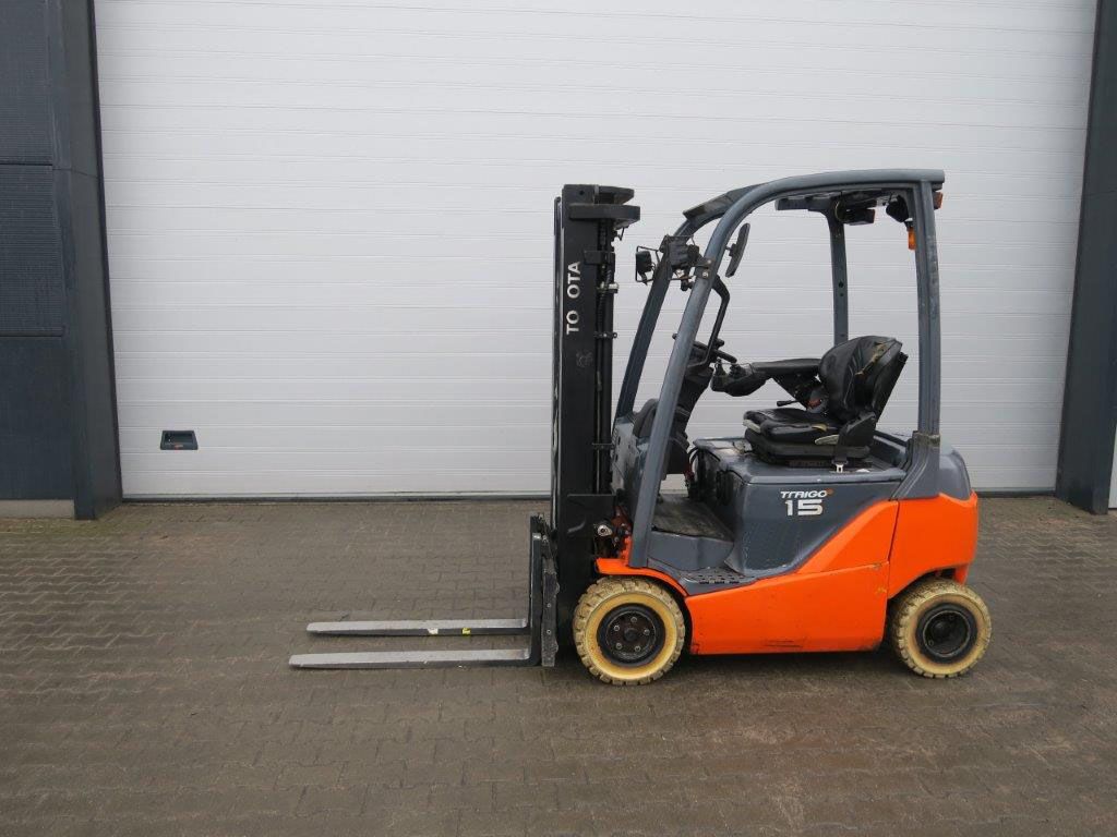 Toyota-8FBMT15 - TRIPLEX-Elektro 4 Rad-Stapler-http://www.sago-online.com