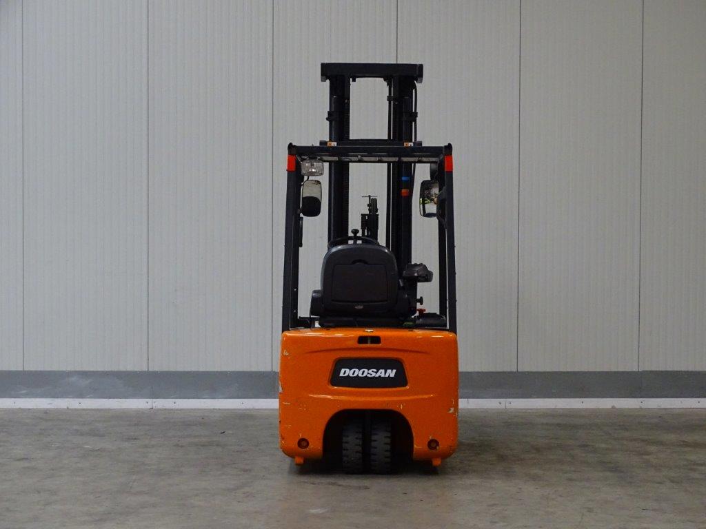 Doosan-B18T-5 - TRIPLEX-Elektro 3 Rad-Stapler sago-online.com