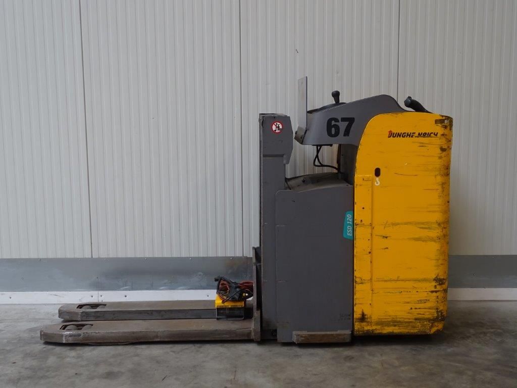 Jungheinrich-ESD120 - Sitzstapler - Initialhub-Doppelstockstapler-http://www.sago-online.com