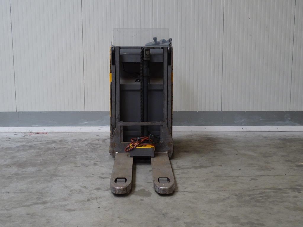 Jungheinrich-ESD120 - Sitzstapler - Initialhub-Doppelstockstapler-www.sago-online.com