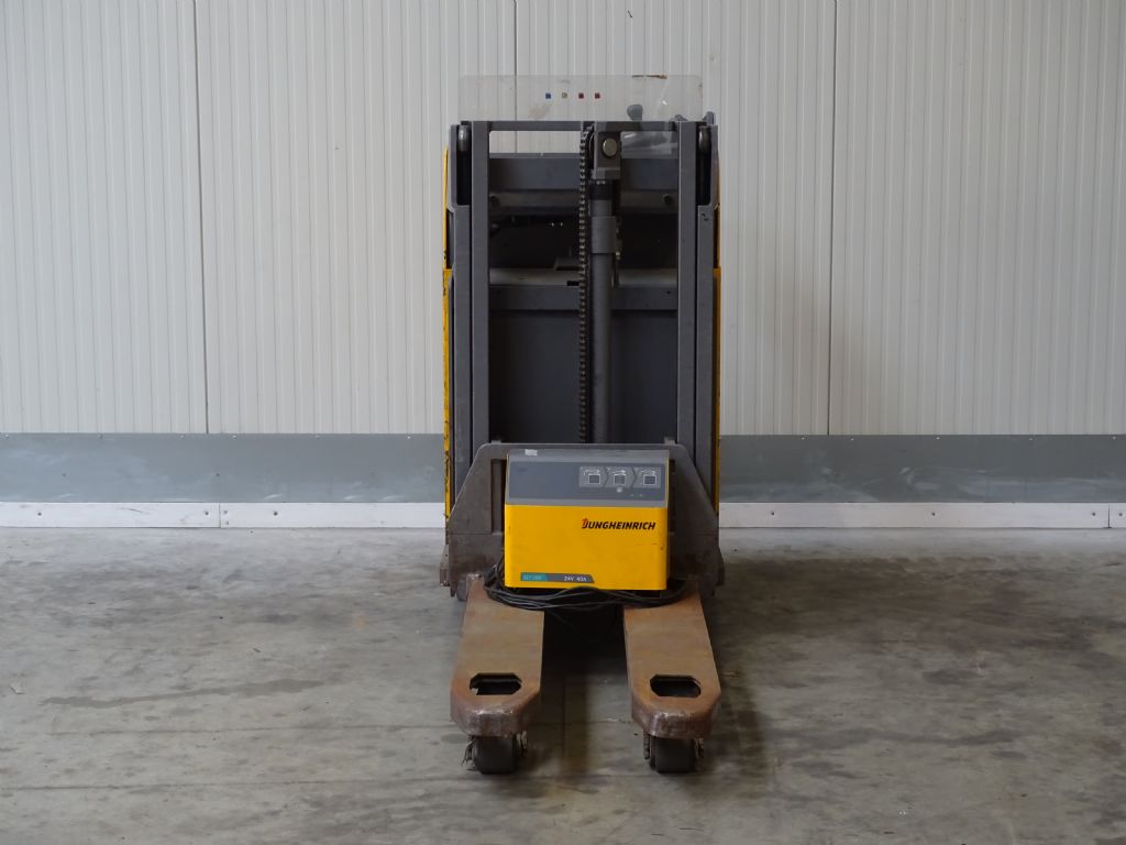 Jungheinrich-ESD 120 - Initialhub-Doppelstockstapler-www.sago-online.com