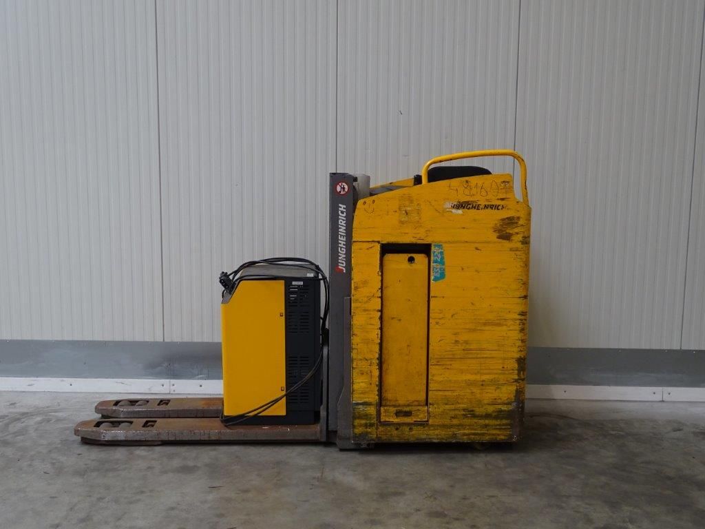 Jungheinrich-ESD220 - Sitzstapler - Initialhub-Doppelstockstapler-http://www.sago-online.com