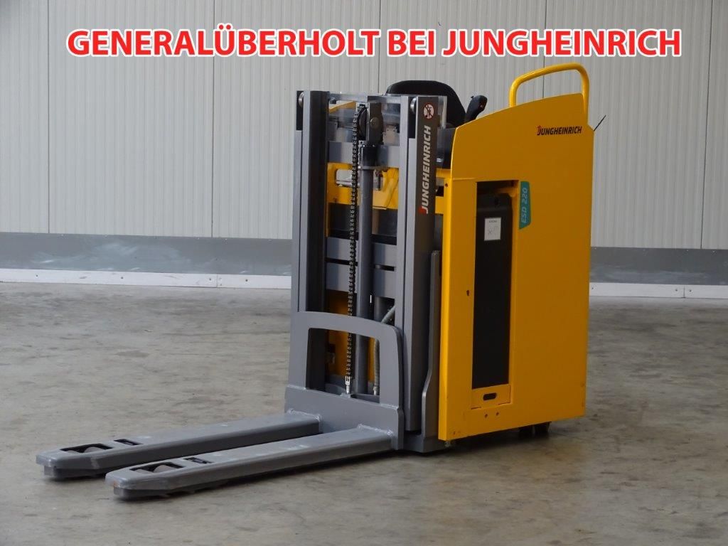 Jungheinrich-ESD220 - Sitzstapler - Initialhub-Doppelstockstapler-http://www.sago-online.com