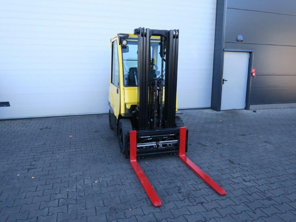 Hyster-H2.5FT - TRIPLEX-Dieselstapler-www.sago-online.com