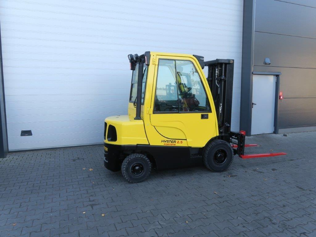 Hyster-H2.5FT - TRIPLEX-Dieselstapler-www.sago-online.com