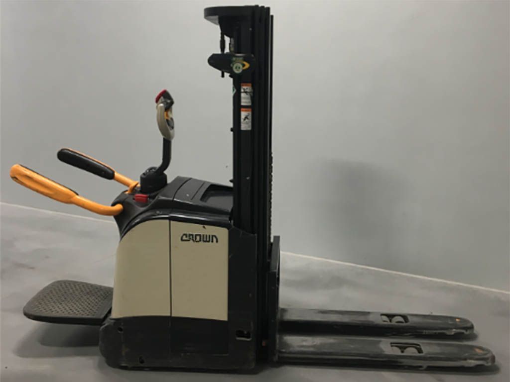 Crown-ET4000 1.6TT - TRIPLEX-Hochhubwagen-www.sago-online.com
