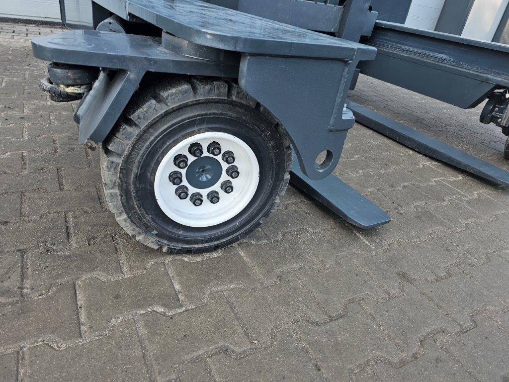 Combilift-Amlift C4000-Vierwege Seitenstapler-www.florian-oberpriller.de