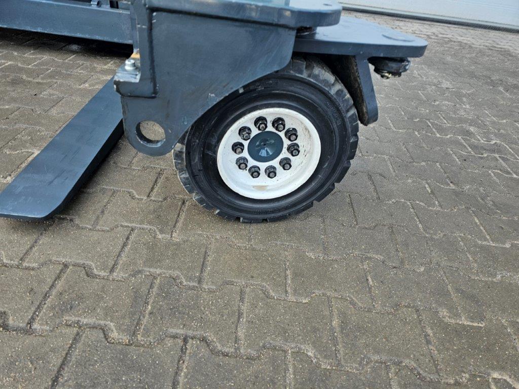Combilift-Amlift C4000-Vierwege Seitenstapler-www.florian-oberpriller.de