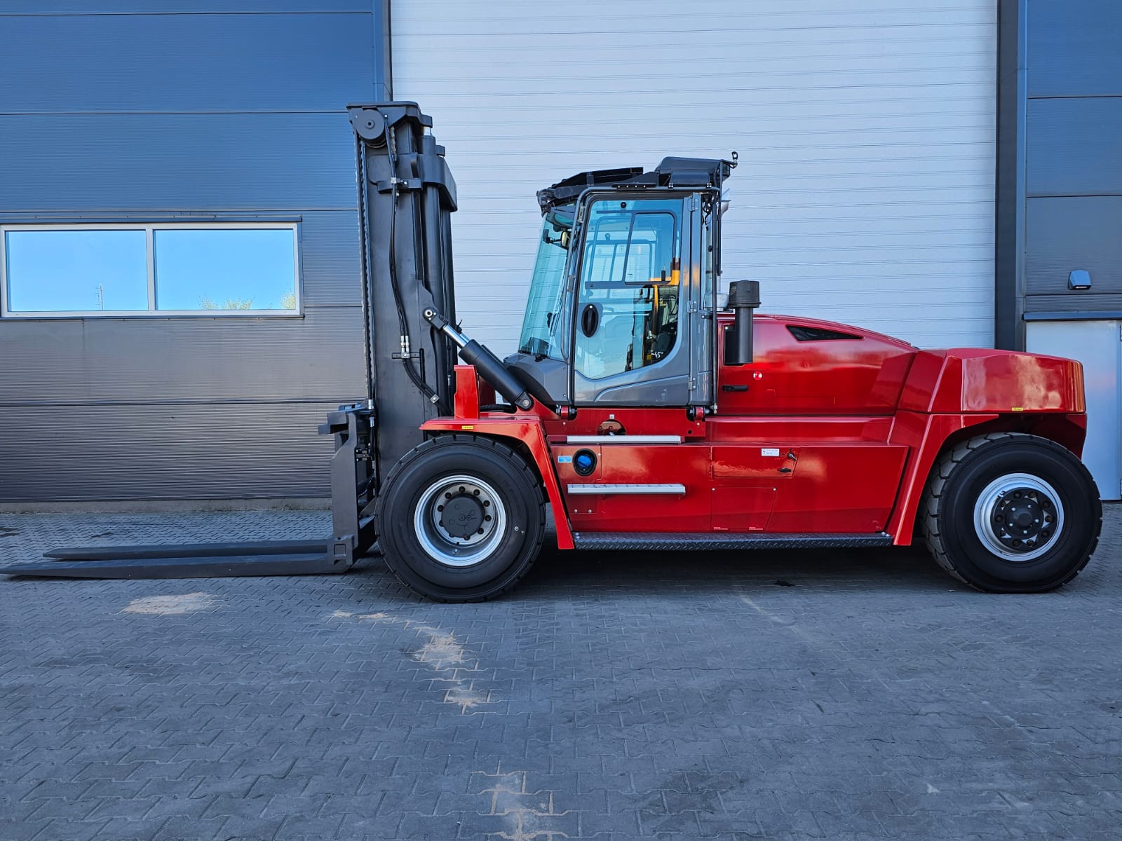 Kalmar-DCG160-12-Dieselstapler-www.sago-online.com