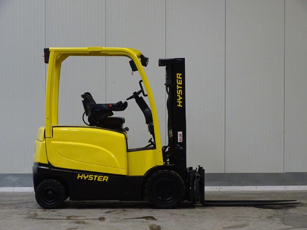 Hyster-J2.5XN - TRIPLEX-Elektro 4 Rad-Stapler sago-online.com
