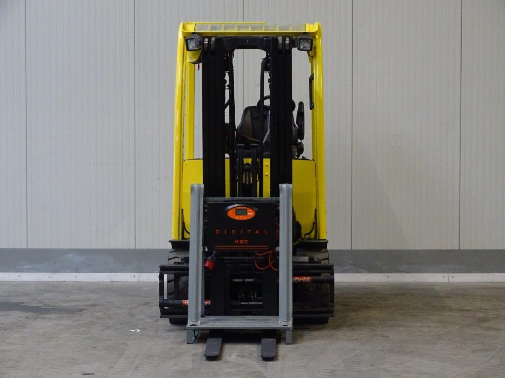 Hyster-J2.5XN - TRIPLEX-Elektro 4 Rad-Stapler sago-online.com