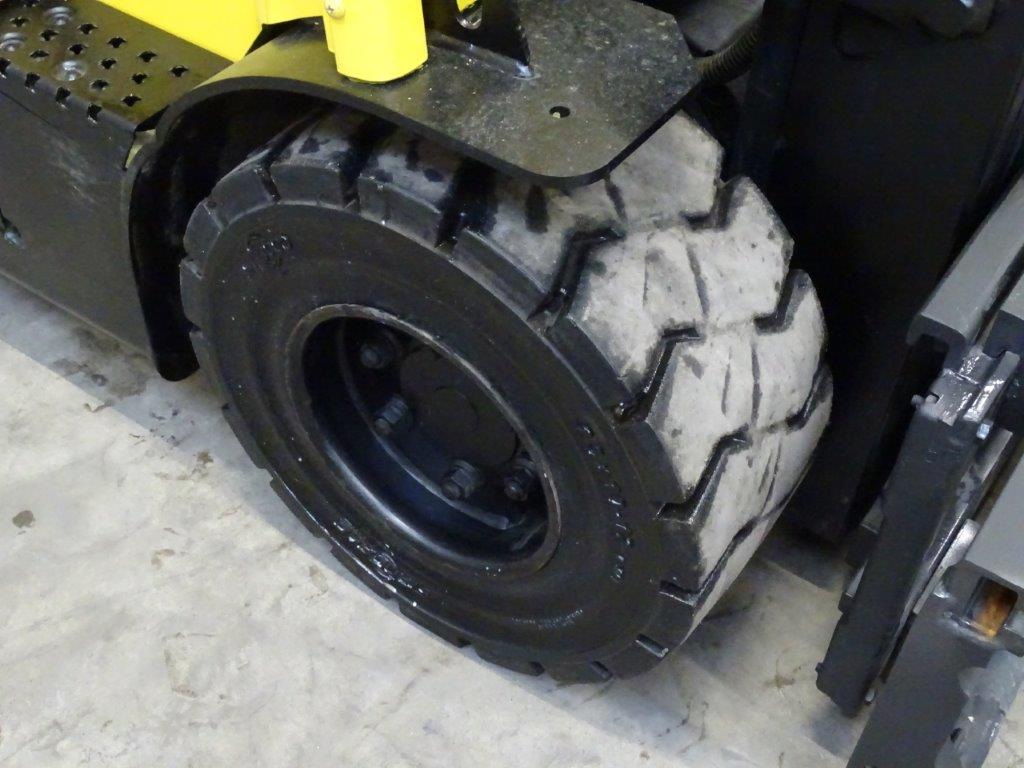 Hyster-J2.5XN - TRIPLEX-Elektro 4 Rad-Stapler sago-online.com