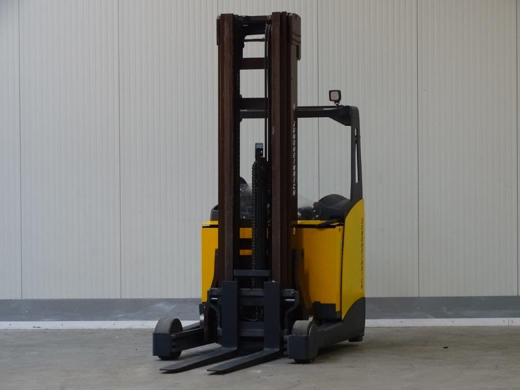 Jungheinrich-ETV325 - TRIPLEX-Schubmaststapler-http://www.sago-online.com