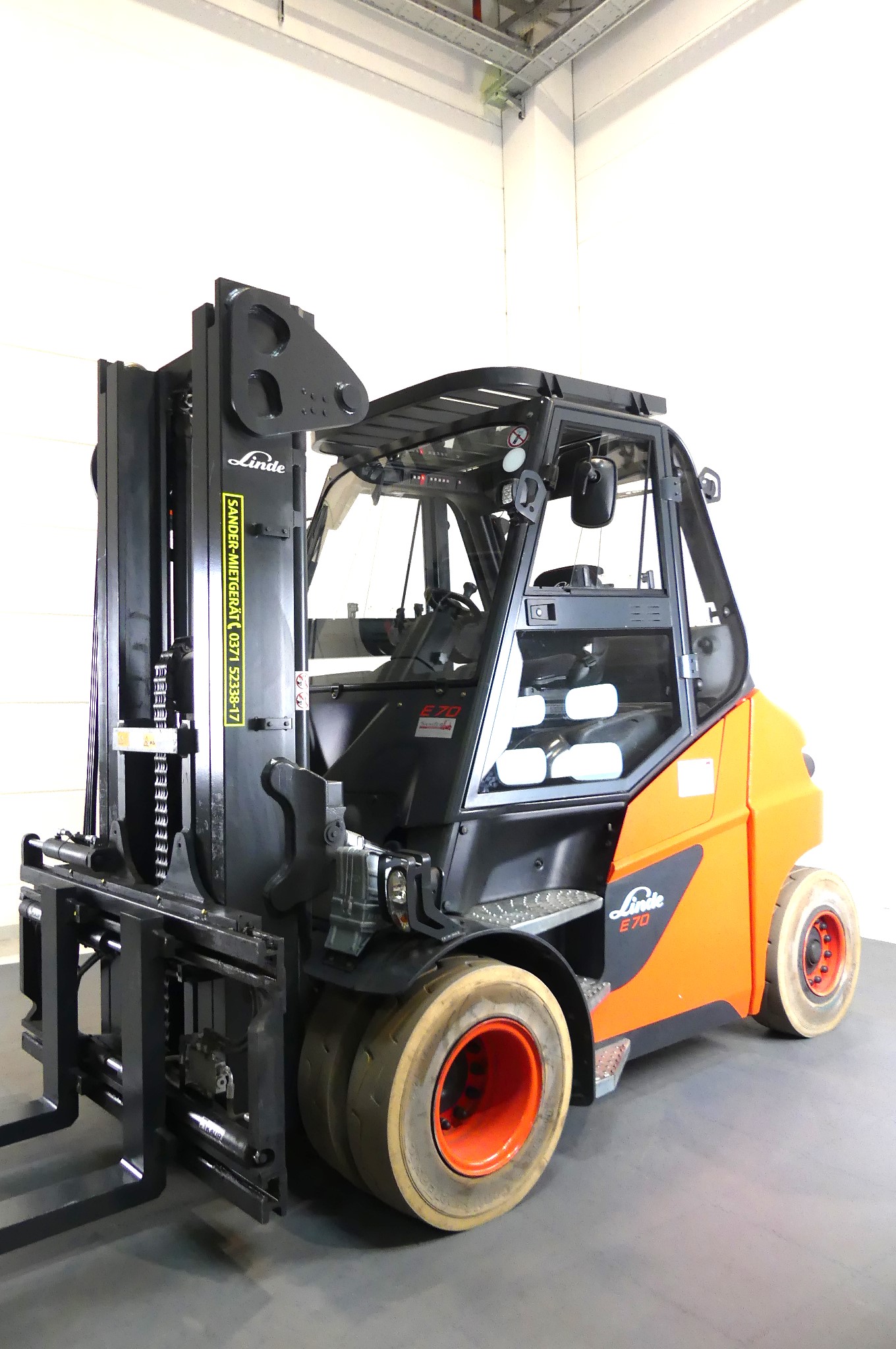 Linde-E 70 1279-01-Electric 4-wheel forklift www.gebraucht-stapler.de