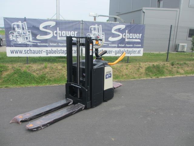 Crown DT3040 TL 2100 Niederhubwagen www.schauer-gabelstapler.at Crown DT3040 TL 2100 Niederhubwagen www.schauer-gabelstapler.at