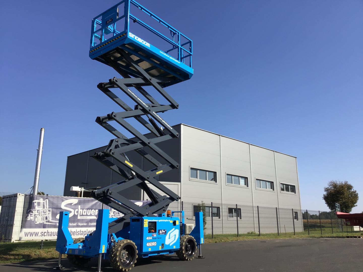 Sinoboom Scissor lift 4069RD 4WD Scherenarbeitsbhne www.schauer-gabelstapler.at