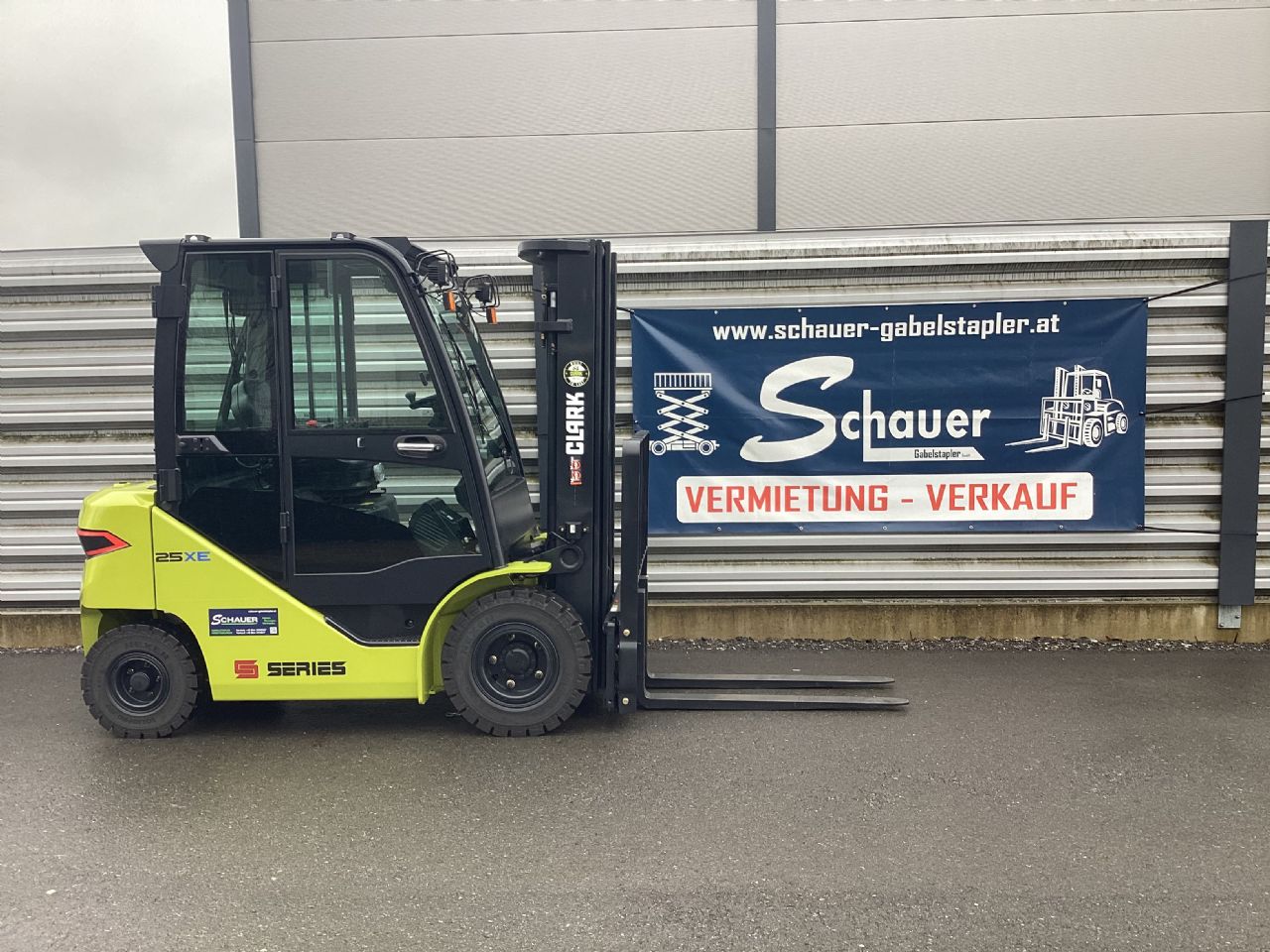 Clark S25XE Elektro 4 Rad-Stapler www.schauer-gabelstapler.at
