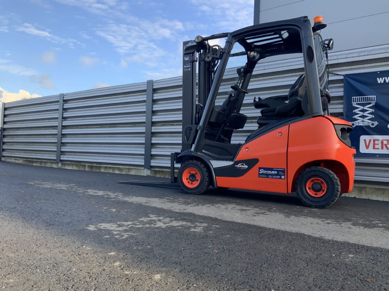 Linde H16D-01 Dieselstapler www.schauer-gabelstapler.at Linde H16D-01 Dieselstapler www.schauer-gabelstapler.at