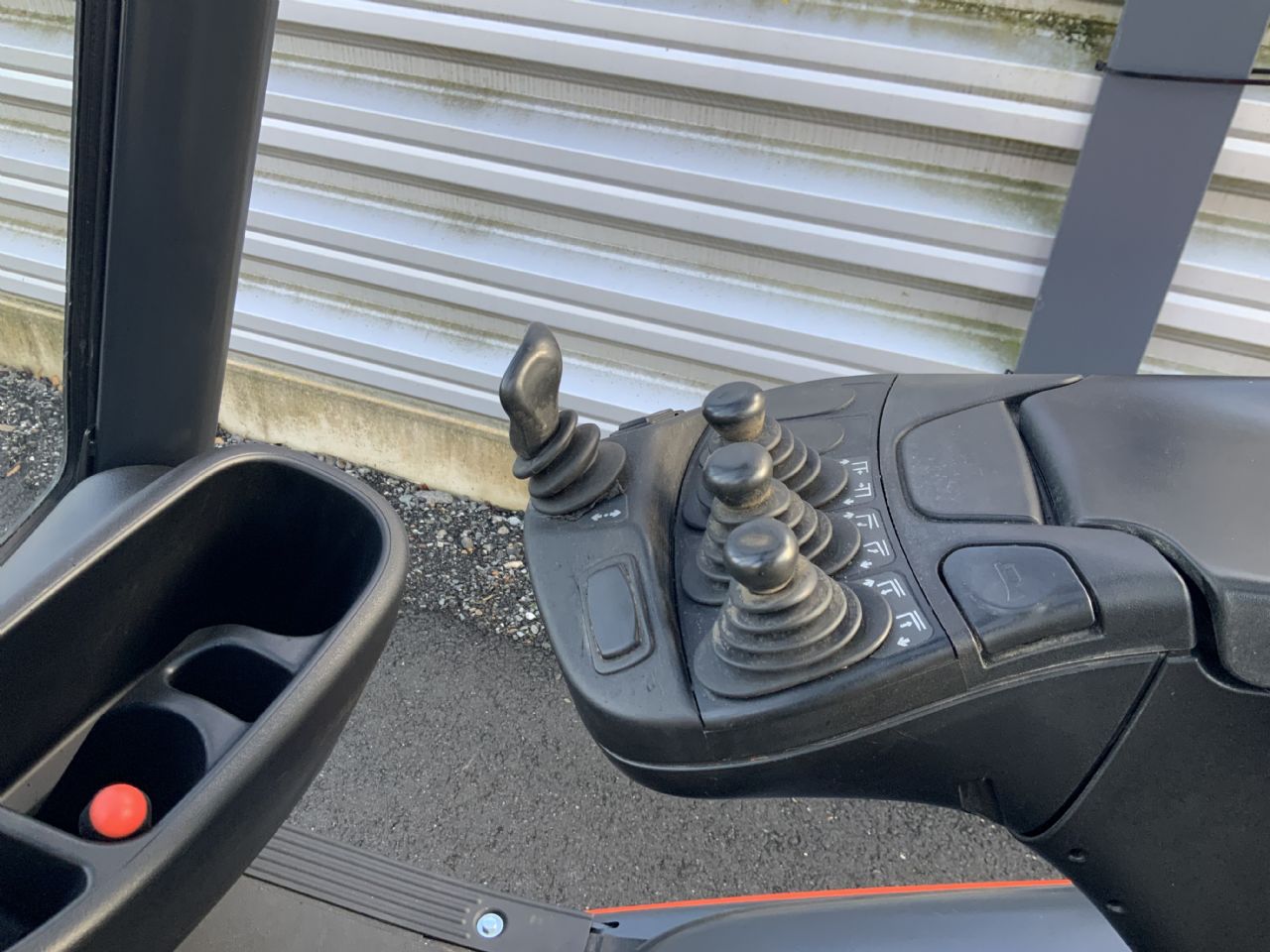 Linde H16D-01 Dieselstapler www.schauer-gabelstapler.at Linde H16D-01 Dieselstapler www.schauer-gabelstapler.at