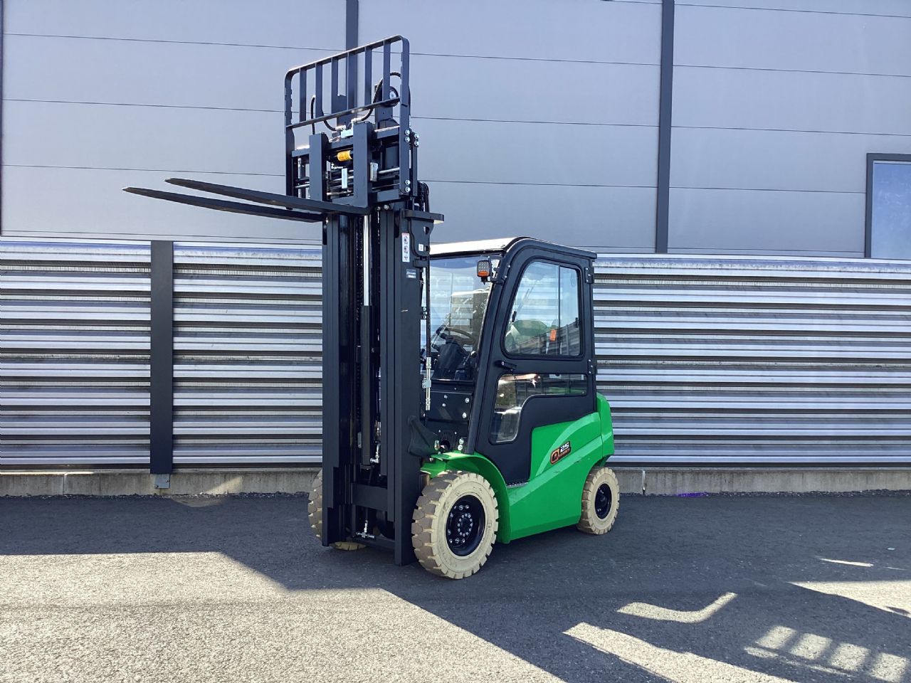 Noblelift FE4P25Q T4800 Elektro 4 Rad-Stapler www.schauer-gabelstapler.at