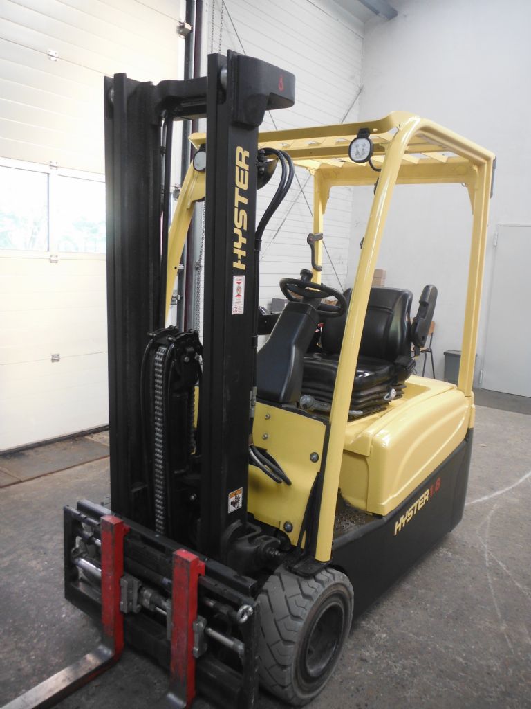 Hyster J1.8XNT-LWB Elektro 3 Rad-Stapler www.schischke-conrads.de
