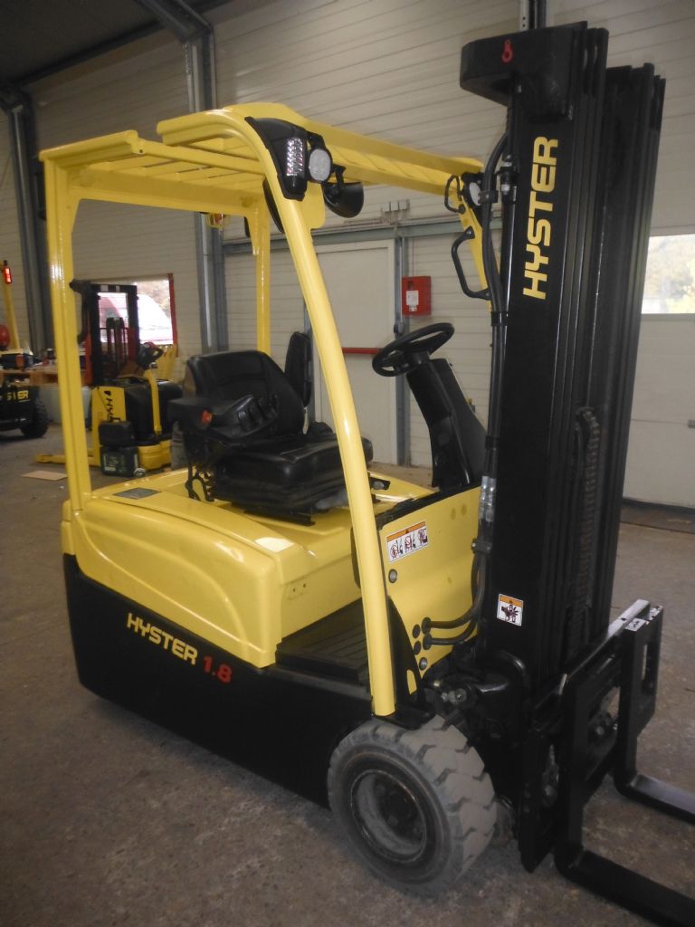 Hyster J1.8XNT-LWB Elektro 3 Rad-Stapler www.schischke-conrads.de