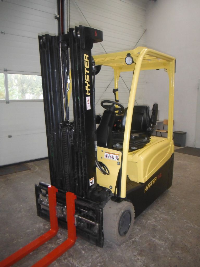 Hyster J1.8XNT-LWB Elektro 3 Rad-Stapler www.schischke-conrads.de