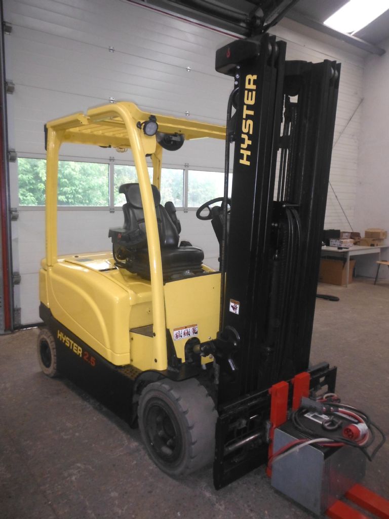 Hyster J2.5XN Elektro 4 Rad-Stapler www.schischke-conrads.de
