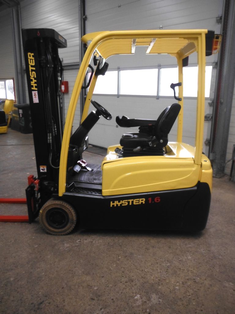 Hyster J1.6XNT-LWB Elektro 3 Rad-Stapler www.schischke-conrads.de