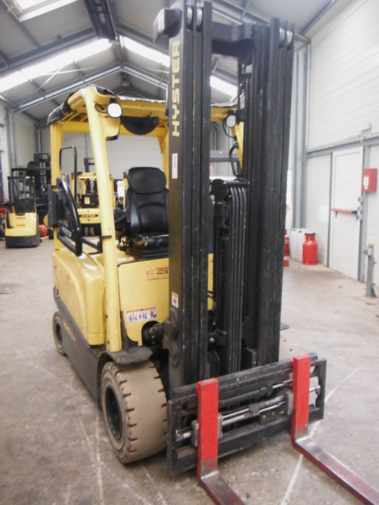 Hyster J2.5XN Elektro 4 Rad-Stapler www.schischke-conrads.de