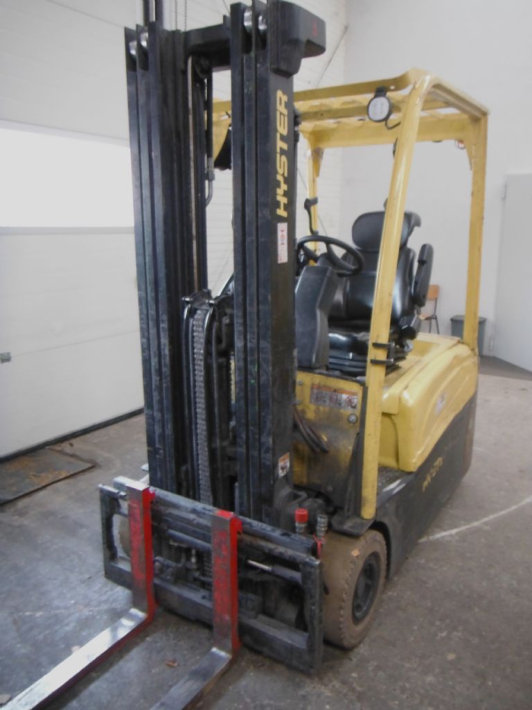 Hyster J1.6XNT-LWB Elektro 3 Rad-Stapler www.schischke-conrads.de