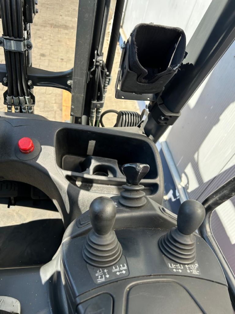 Linde-E20PL -02 EVO-Elektro 4 Rad-Stapler-www.gabelstapler-schmidt.de