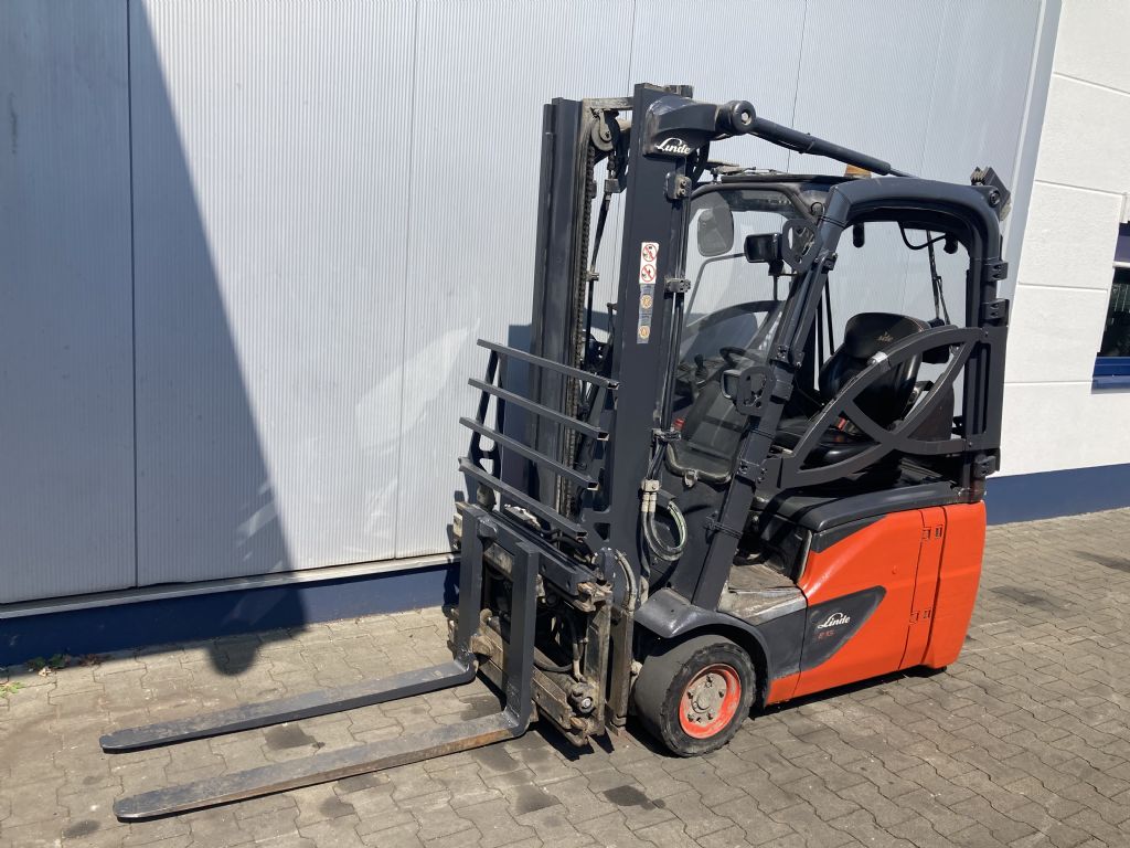 Linde-E16C-02-Elektro 3 Rad-Stapler-www.gabelstapler-schmidt.de