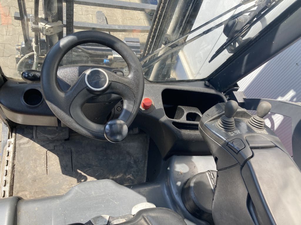 Linde-E16C-02-Elektro 3 Rad-Stapler-www.gabelstapler-schmidt.de