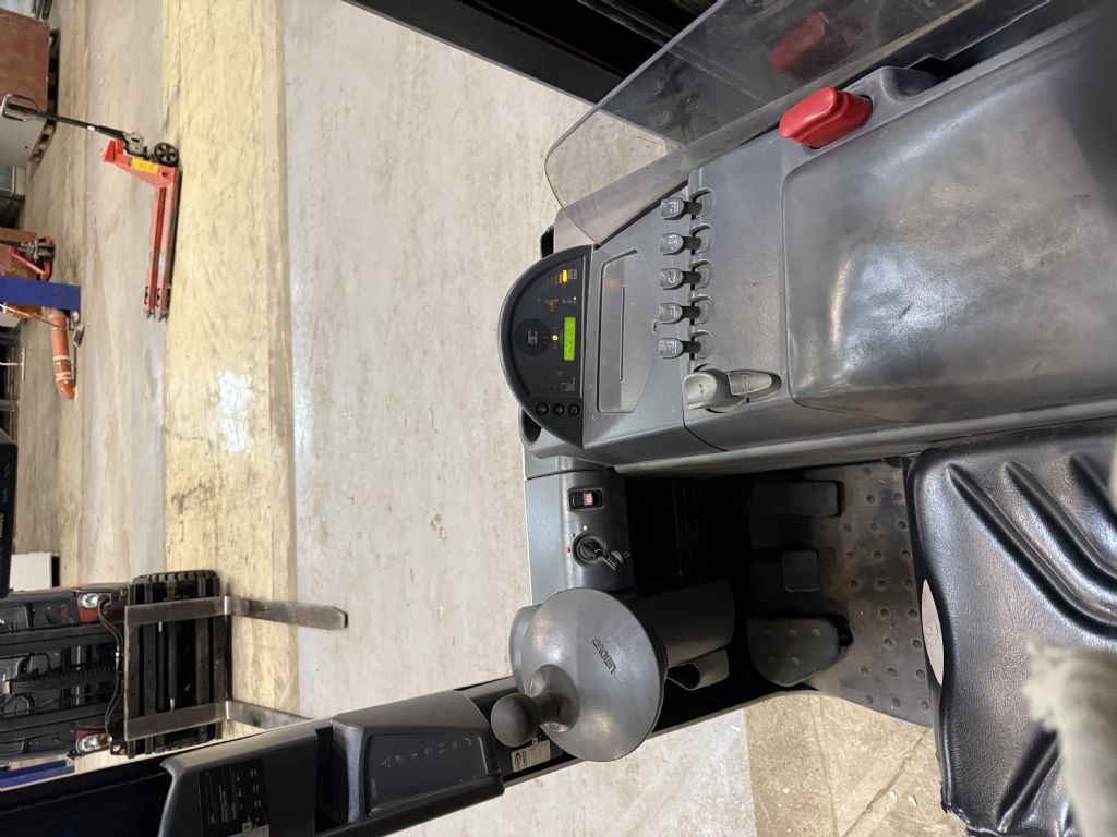 Crown-ESR4500-16 PT3-Schubmaststapler-www.gabelstapler-schmidt.de