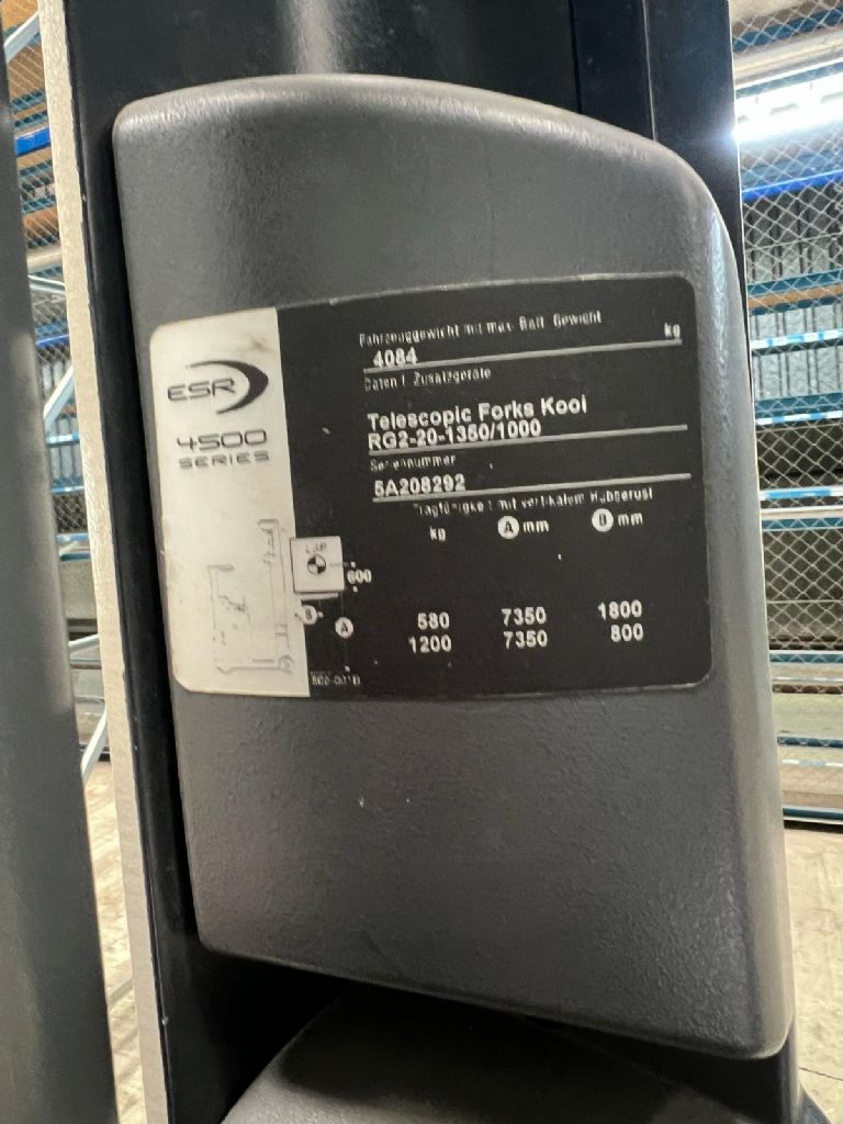 Crown-ESR4500-16 PT3-Schubmaststapler-www.gabelstapler-schmidt.de