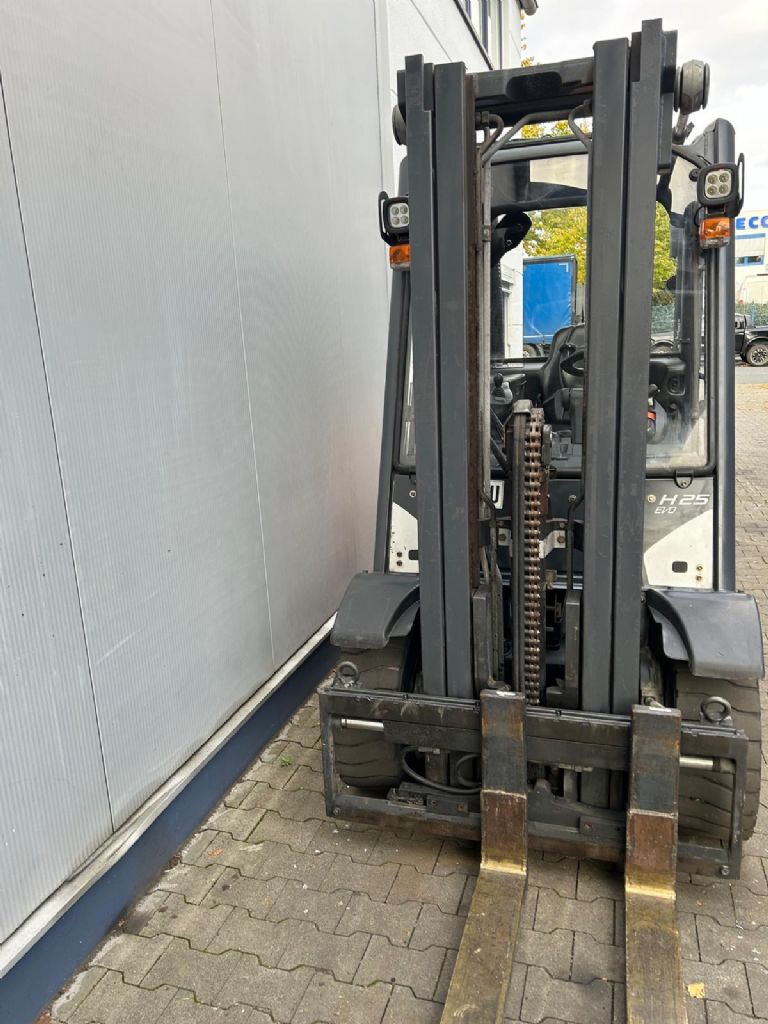 Linde-H25D-02-Dieselstapler-www.gabelstapler-schmidt.de