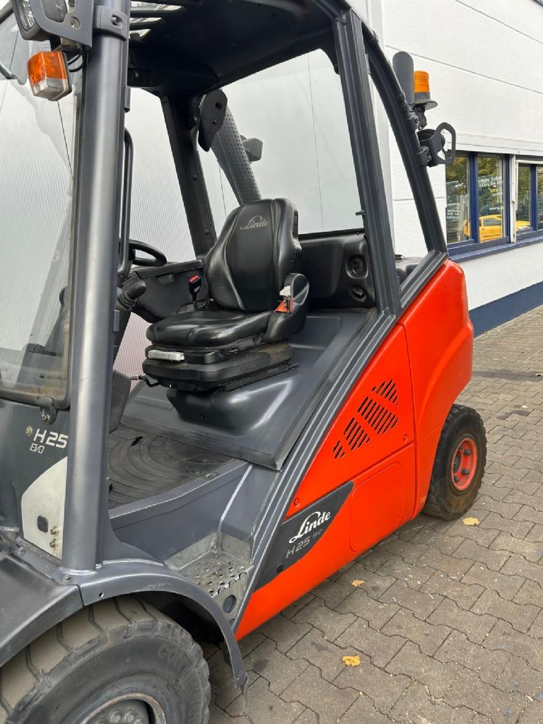 Linde-H25D-02-Dieselstapler-www.gabelstapler-schmidt.de