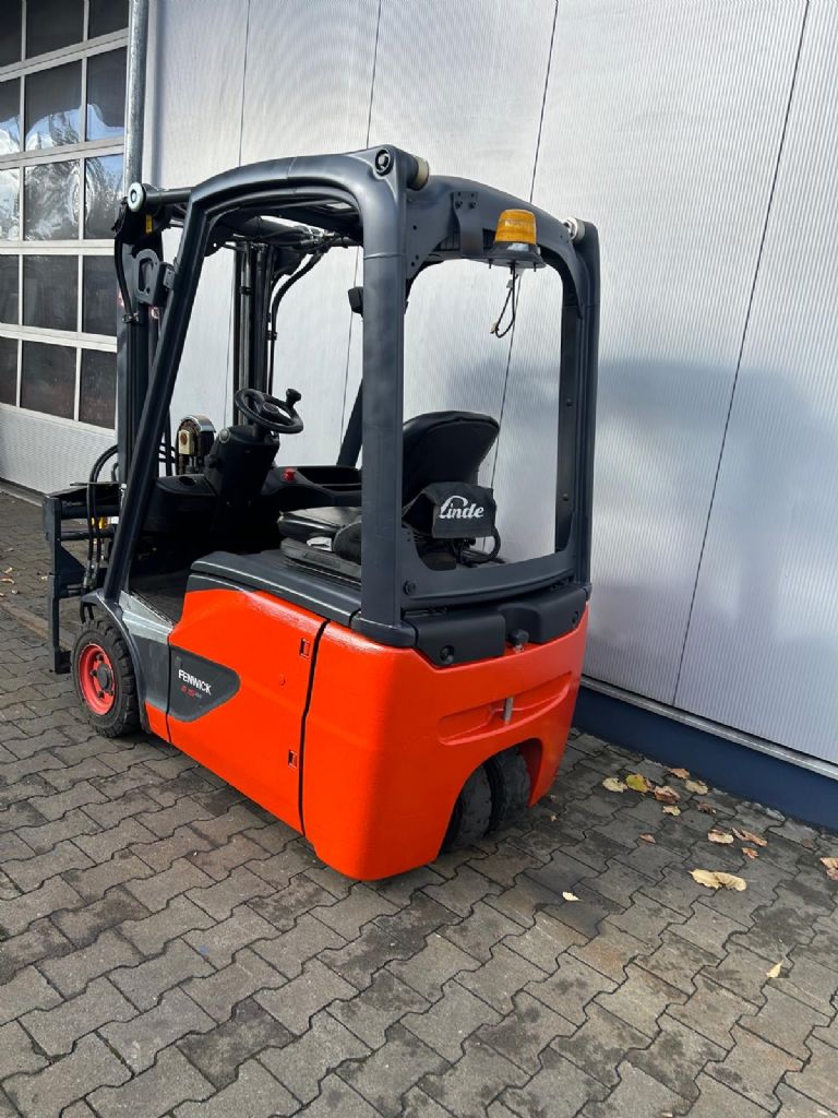 Linde-E15-02-Elektro 3 Rad-Stapler-www.gabelstapler-schmidt.de