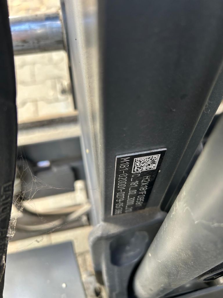 Linde-E15-02-Elektro 3 Rad-Stapler-www.gabelstapler-schmidt.de