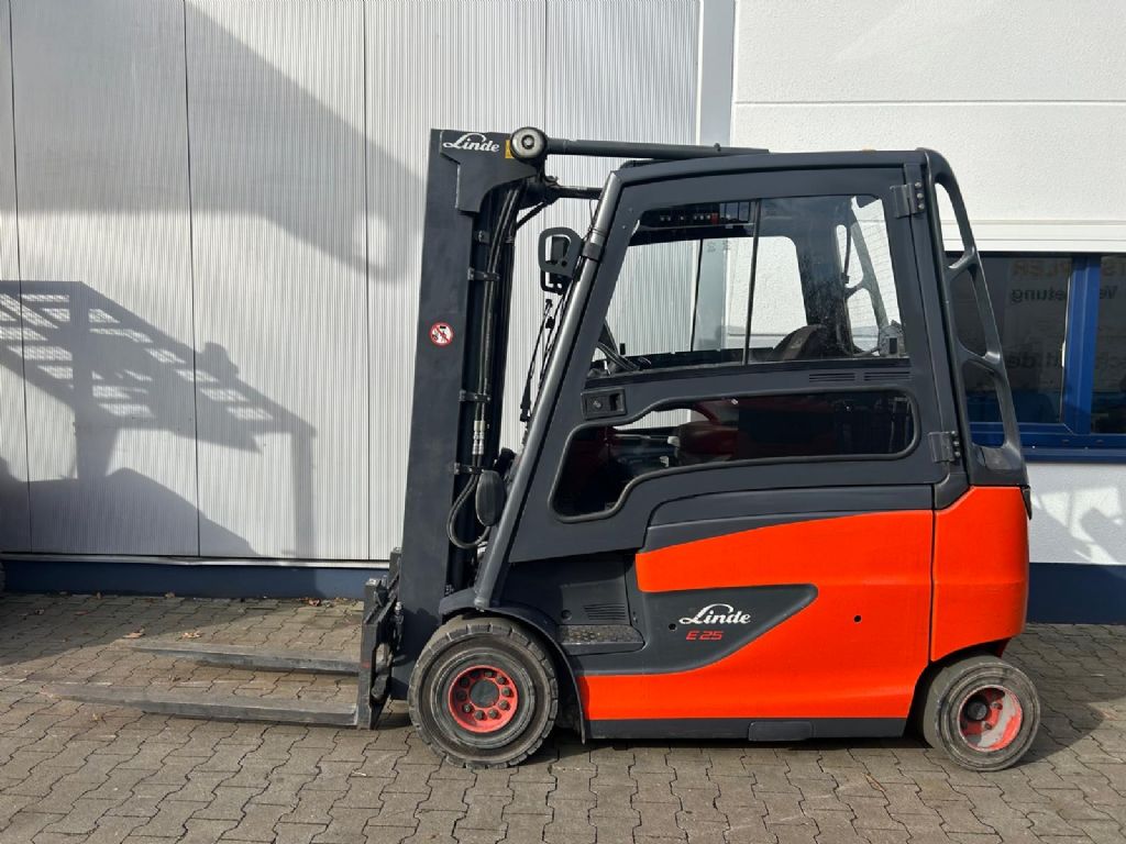 Linde-E 25 HL-01-Elektro 4 Rad-Stapler-www.gabelstapler-schmidt.de